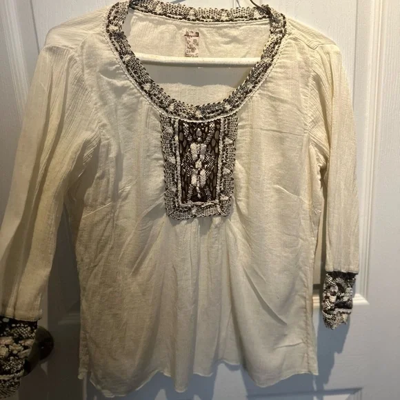 Free People Ivory 3/4 Sleeve  BOHO Embroidery Peasant Blouse Top Size Small - Picture 3 of 6